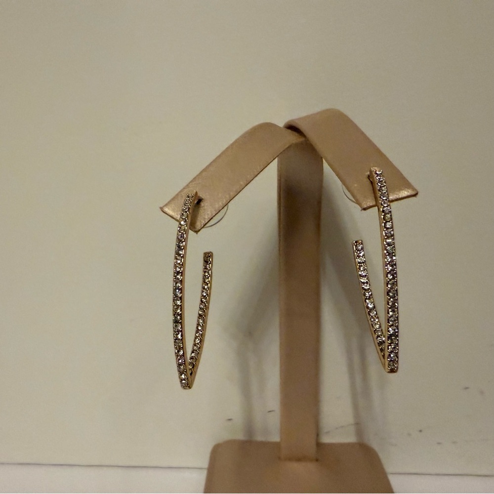 EARRNGS CLEAR SPARKLY RHINESTONE DROP GOLD TONE SETTING POST PIERCED V SHAPE